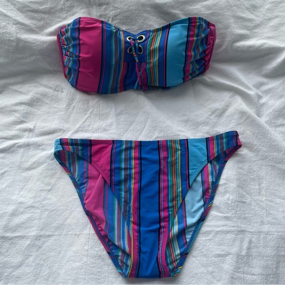 Bikini GTX blue and pink. Tags cut out but I know the top is XL and bottom M - Picture 2 of 7